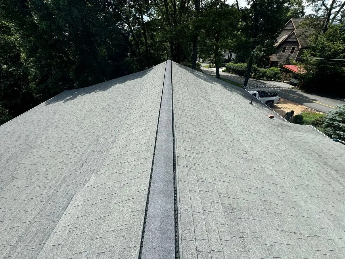 Asphalt shingle roof ridge